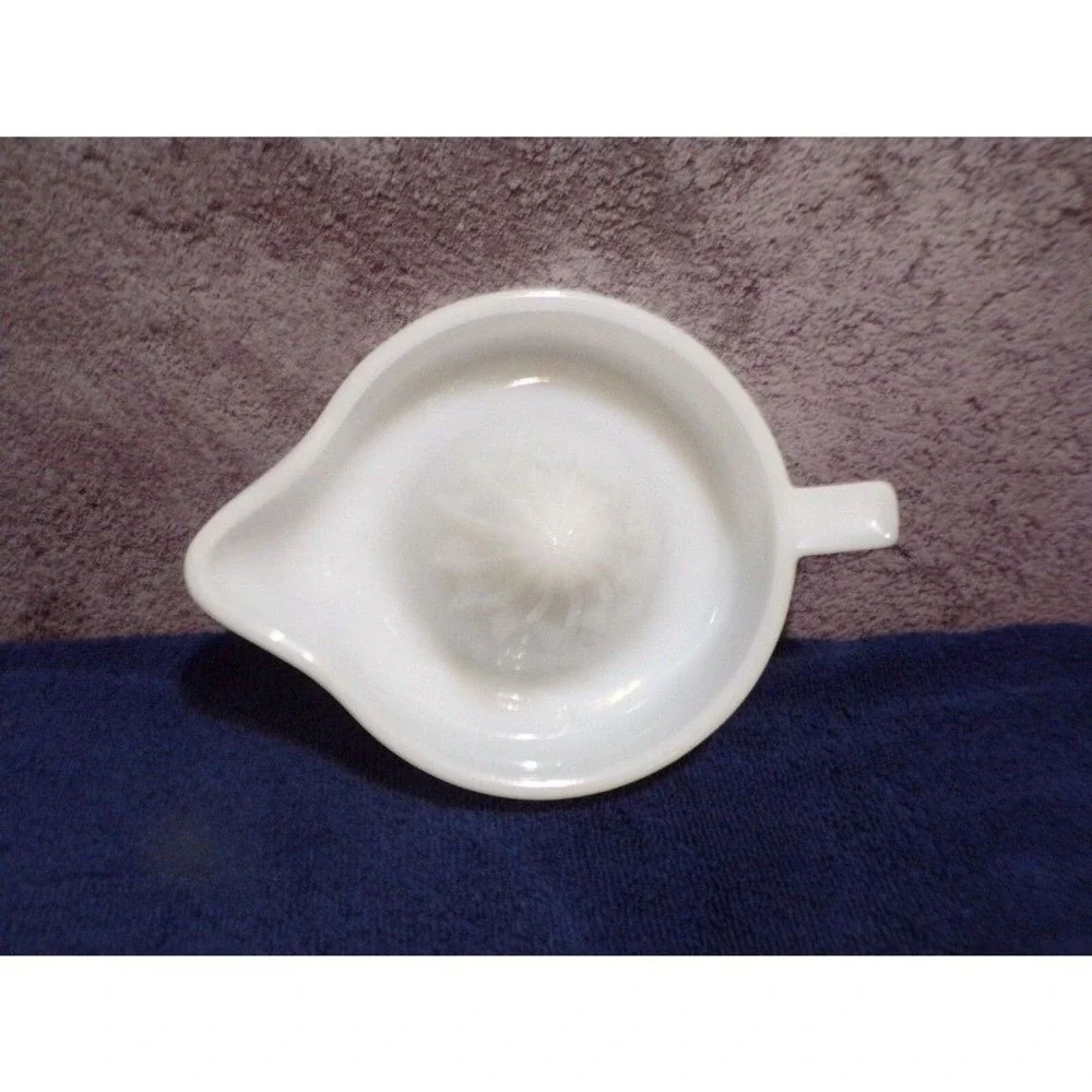 Vintage Indiana Glass Sunkist Wht Milk Glass Juicer‎ Classic Kitchen Collectible